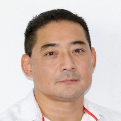 西様顔写真